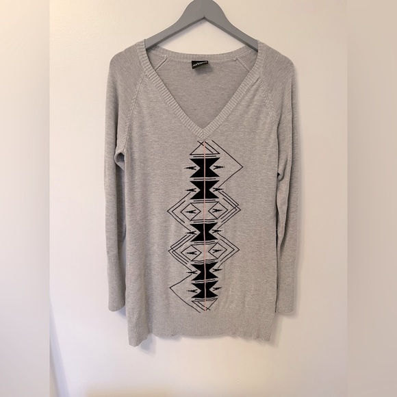 **3 for$30** Schwiing V Neck Gray Tunic Sweater with Black Geometric Pattern, M - Picture 1 of 5